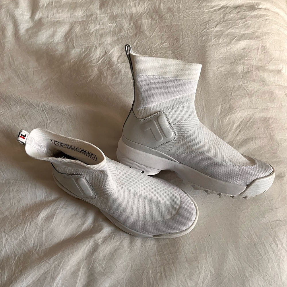 Fila women’s Disruptor Stretch Sneakers White Size 5